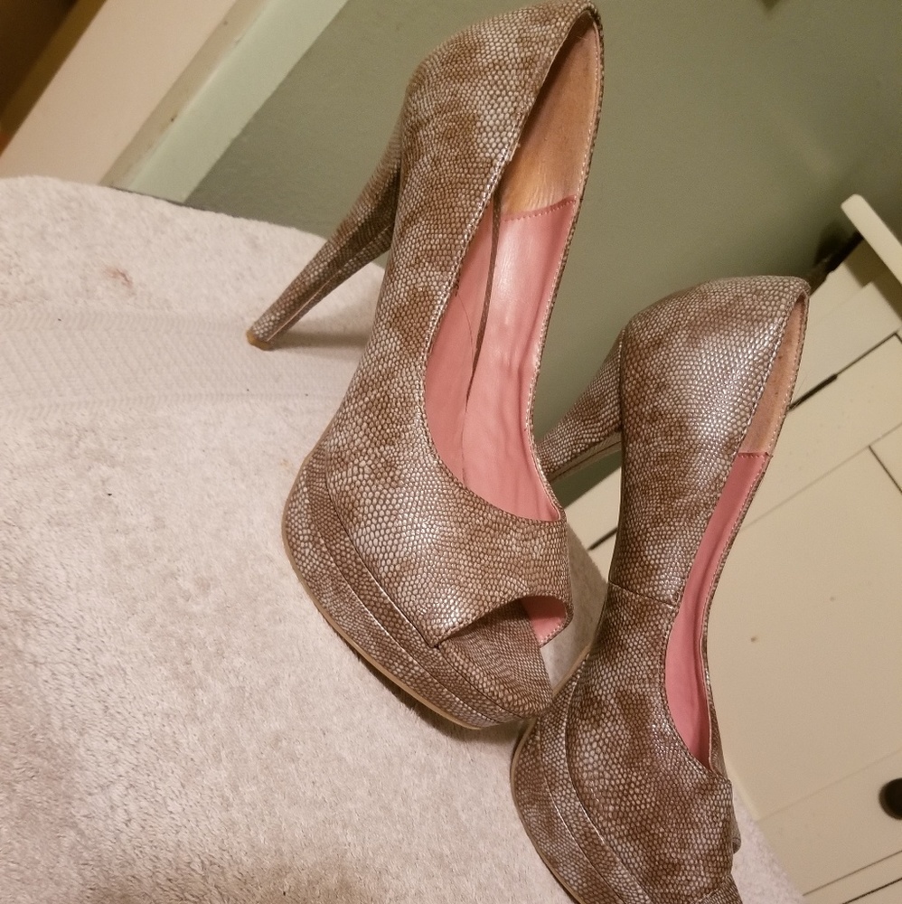 Neutral tone High heels
